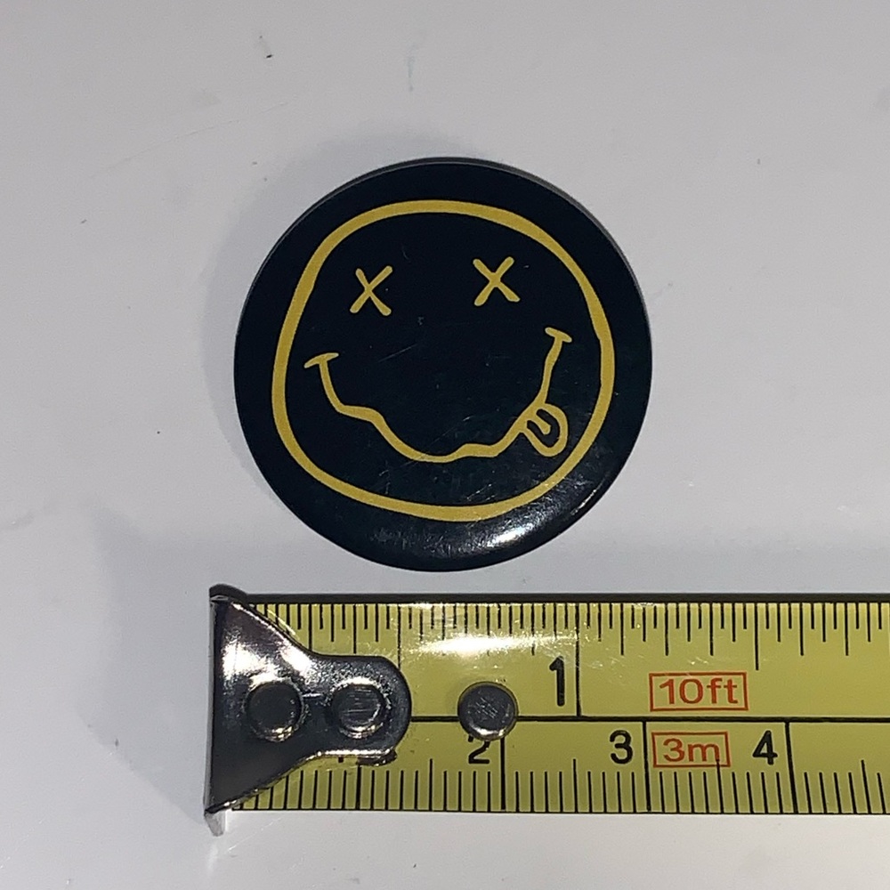🎸 [4/$25] 2014 NIRVANA SMILEY FACE LOGO PIN BACK BUTTON BADGE 🎸 - Picture 4 of 4